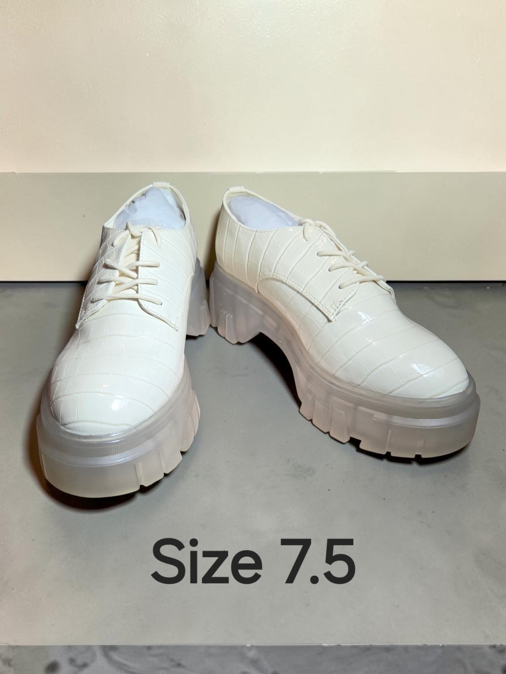 Chinese Laundry Jesty Cream Glass Croco Lug Sole Oxfords Size 7.5M **
